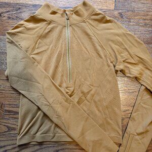 Lululemon Swiftly Tech half zip Mock Neck size 6